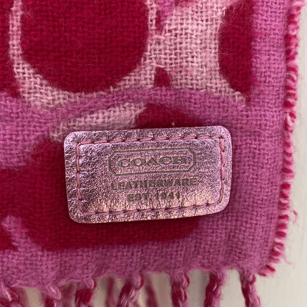 Coach Scarf. Wool/cashme blend - Picture 3 of 7